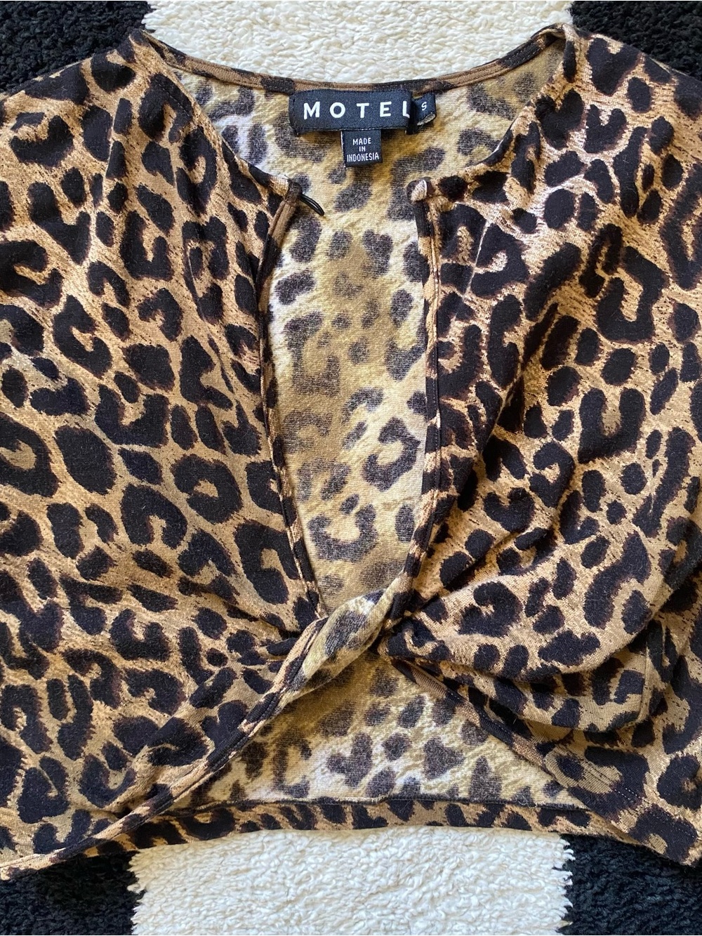 Motel Rocks leopard crop top - Picture 3 of 7